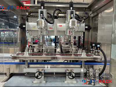 Автоматическая отслеживающая укупорочная машина с двумя головками