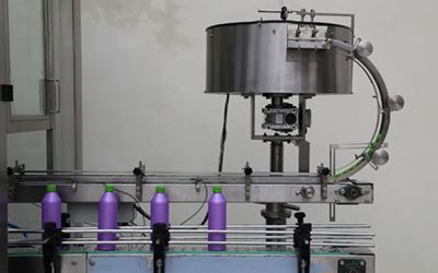 Ротационная укупорочная машина